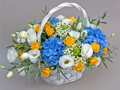 Flori si zambete - aranjament cu hortensii si